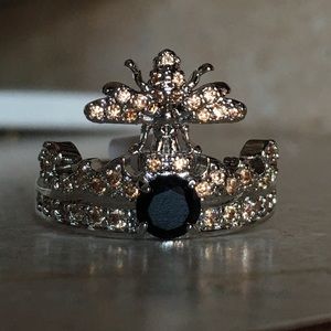 Bee rings size 7 triple rhodium plated🐝